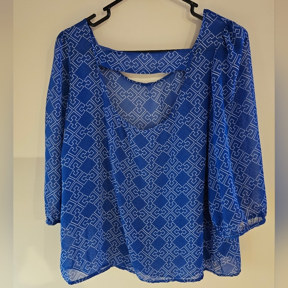 Blue Geometric Pattern Blouse - Picture 2 of 3